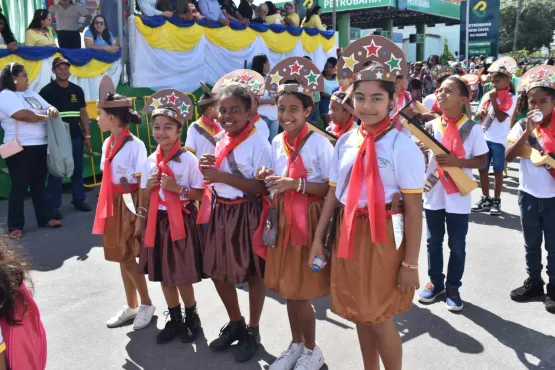 Caravelas celebra o 7 de setembro com um desfile espetacular