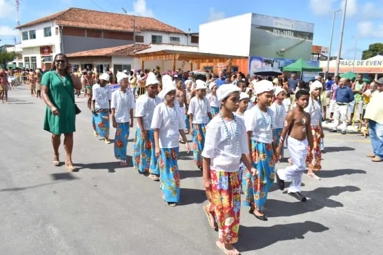 Caravelas celebra o 7 de setembro com um desfile espetacular