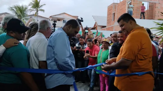 Prefeito de Mucuri, Robertinho (UB), inaugura o novo mercado municipal