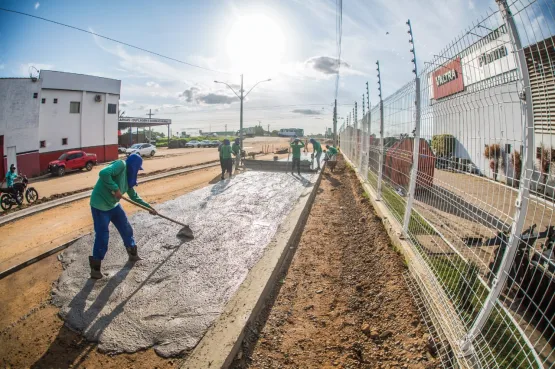 Prefeitura de Teixeira de Freitas inicia projeto de pavimentação no bairro Nova Jerusalém