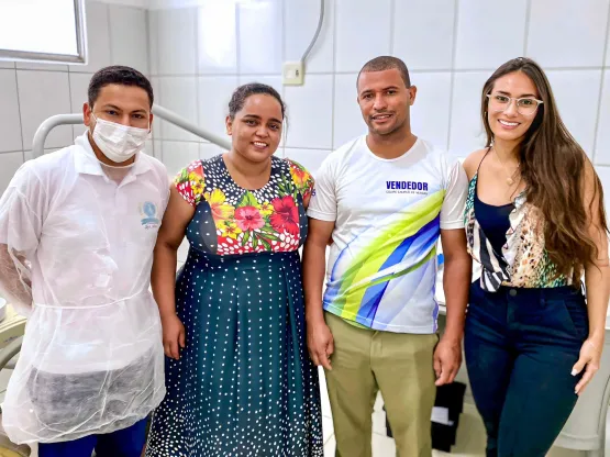 Prefeitura de Medeiros Neto entrega próteses dentárias à população durante a Campanha Medeiros Sorridente