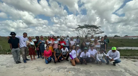 Prefeitura de Teixeira de Freitas realiza plantio de mudas nativas com idosos assistidos pelo CRAS