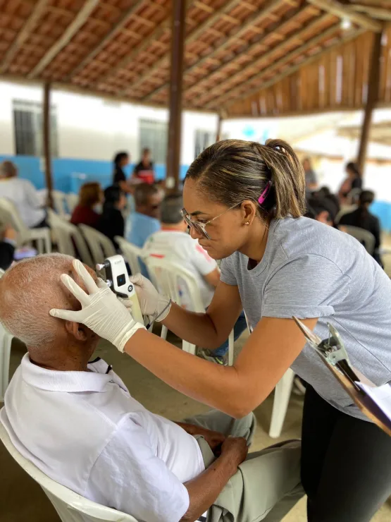Prefeitura de Medeiros Neto realiza consulta e entrega de colírios para mais de 100 pacientes em tratamento de glaucoma
