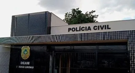 Polícia prende mulher sob suspeita de vender fotos íntimas da própria filha, de 8 anos