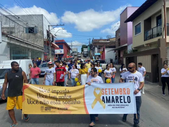 Setembro Amarelo: Prefeitura Municipal realiza caminhada e panfletagem pelas ruas de Medeiros Neto