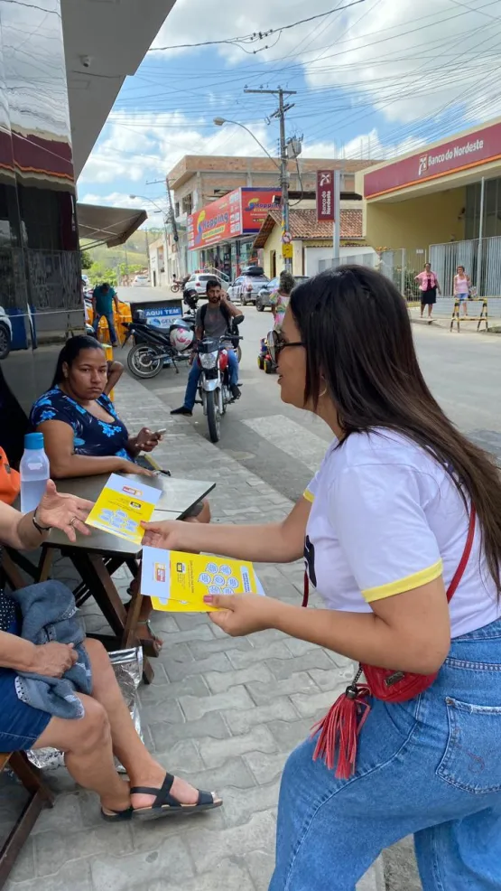 Setembro Amarelo: Prefeitura Municipal realiza caminhada e panfletagem pelas ruas de Medeiros Neto