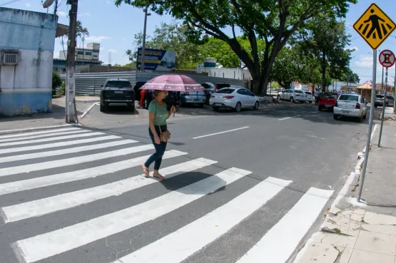 Prefeitura implementa e revitaliza faixas de pedestres em diversas vias de Teixeira de Freitas