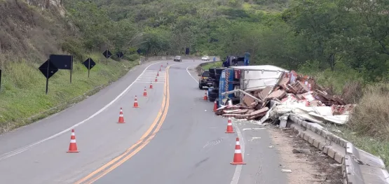 Tragédia na BR 101: Motorista de carreta morre em acidente em Mucuri, um ano após a perda de seu pai, também caminhoneiro, em Nova Viçosa