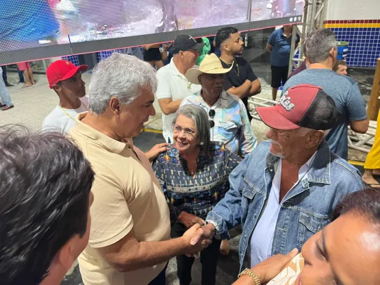 Deputado Robinho é calorosamente recepcionado por moradores de Mucuri durante inauguração do Terminal Rodoviário em Itabatã