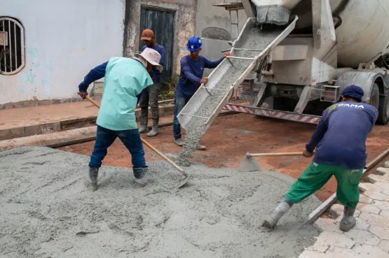 Transformação nas ruas da Vila Caraípe: Prefeitura de Teixeira de Freitas avança com pavimentação 