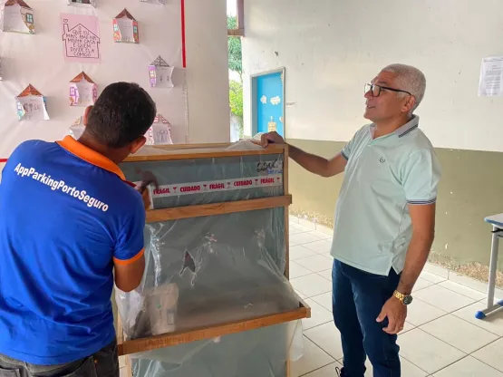 Prefeitura de Medeiros Neto entrega bebedouro novo para escola em Nova Lídice