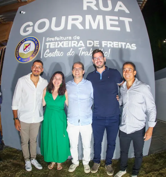 Inauguração da Rua Gourmet transforma a Praça da Bíblia em Teixeira de Freitas