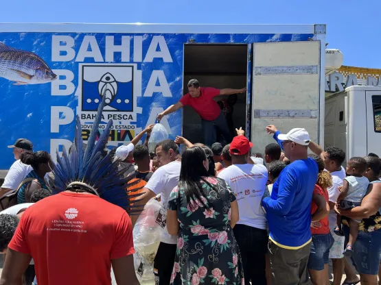 Prefeitura de Prado em parceria com a Bahia Pesca entrega 30 mil alevinos aos piscicultores do município