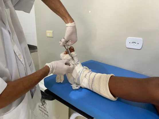 Prefeitura de Medeiros Neto realiza mais de 1.200 atendimentos com ortopedista no Hospital Municipal