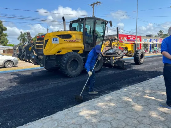 Nova Viçosa: Avenida Oceânica recebe pavimentação asfáltica para melhorar o tráfego na cidade