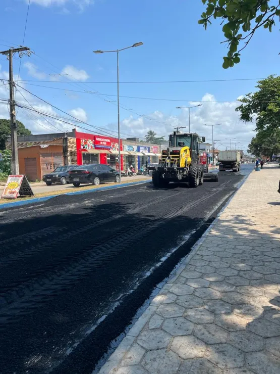 Nova Viçosa: Avenida Oceânica recebe pavimentação asfáltica para melhorar o tráfego na cidade