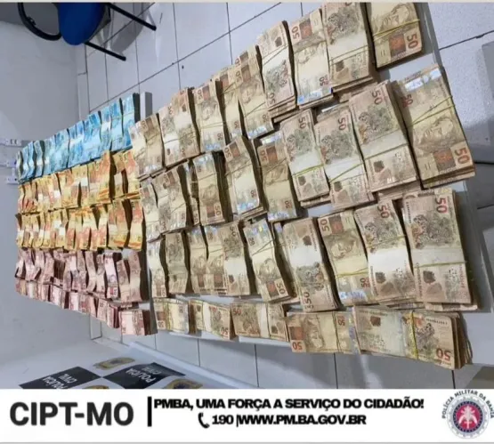 Polícia apreende quase meio milhão de reais em porta malas de carro na cidade de Bom Jesus da Lapa 