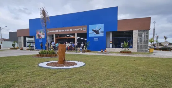Prefeito Robertinho  inaugura um moderno Mercado Municipal em Itabatã