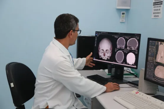 Cerca de mil pessoas passam por exames de tomografias no Hospital Municipal de Teixeira de Freitas- HMTF.