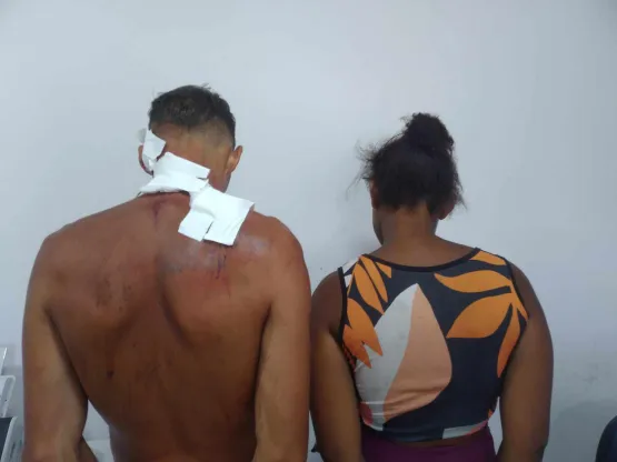 Vídeos - Casal que torturou criança de 02 anos em Alcobaça  apanha da população revoltada na cidade do Prado. Os suspeitos já estão presos
