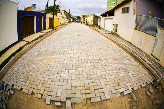 Prefeitura de Teixeira de Freitas inicia pavimentação do bairro Kaikan