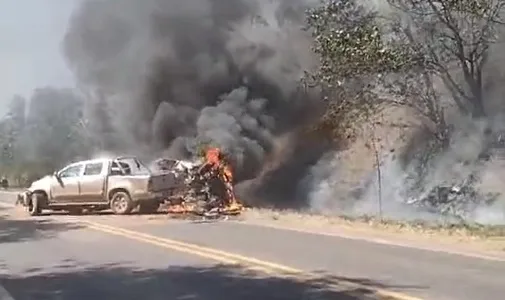 Tragédia na BR-101: Três carros incendeiam após colisão em Itabela; Seis feridos encaminhados ao Hospital