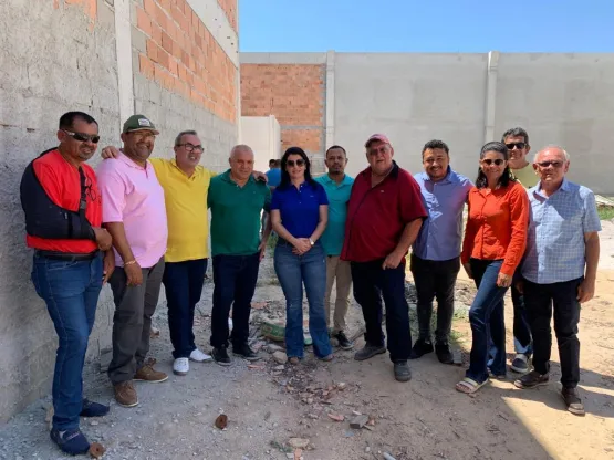 Prefeita Luciana Machado e vereadores visitam obras do Supermercado Casagrande em Posto da Mata