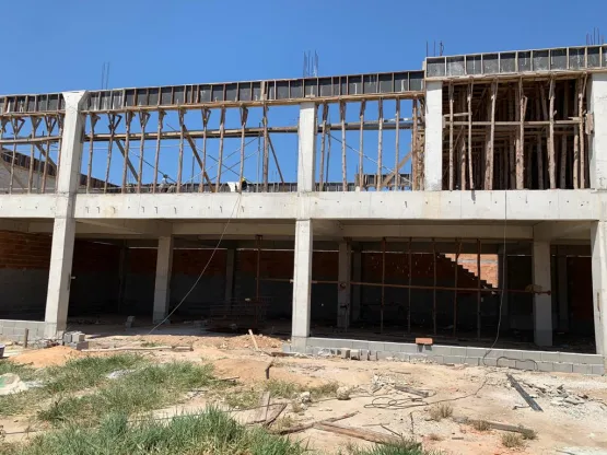 Prefeita Luciana Machado e vereadores visitam obras do Supermercado Casagrande em Posto da Mata