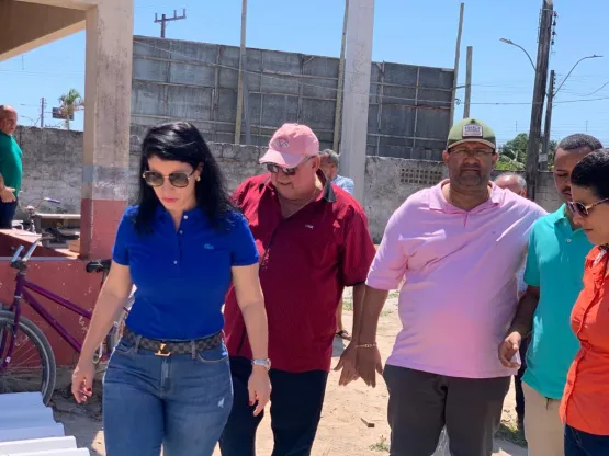 Prefeita Luciana Machado e vereadores visitam obras do Supermercado Casagrande em Posto da Mata