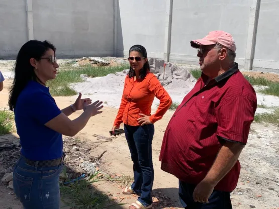 Prefeita Luciana Machado e vereadores visitam obras do Supermercado Casagrande em Posto da Mata