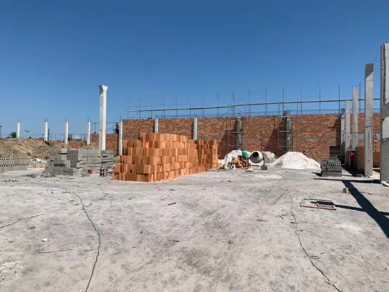 Prefeita Luciana Machado e vereadores visitam obras do Supermercado Casagrande em Posto da Mata