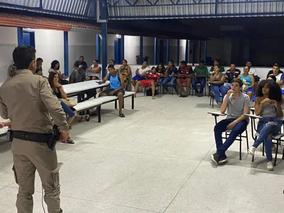 Palestras de combate às drogas promovida pela 87ª CIPM buscam proteger comunidade estudantil de Teixeira de Freitas