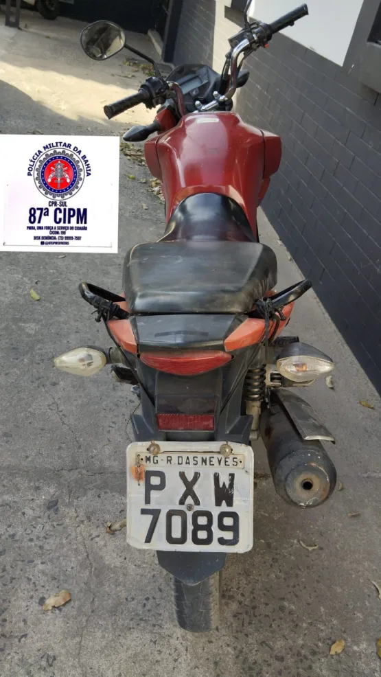 Moto com sinais de adulteração que havia sido furtada em MG é apreendida em Teixeira de Freitas