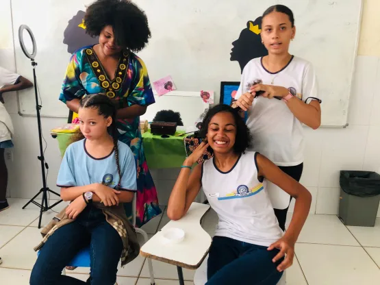 Prado - Escola Epaminondas Caetano de Almeida: Promove a valorização e respeito às manifestações culturais brasileiras