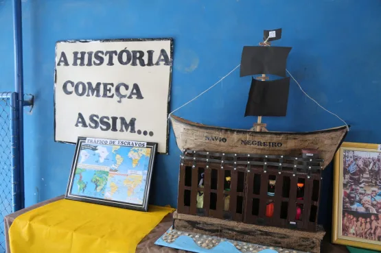 A jornada de reflexão na Escola Alcenor Alves Barbosa durante o Dia da Consciência Negra em Teixeira de Freitas