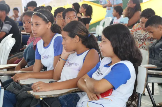 A jornada de reflexão na Escola Alcenor Alves Barbosa durante o Dia da Consciência Negra em Teixeira de Freitas