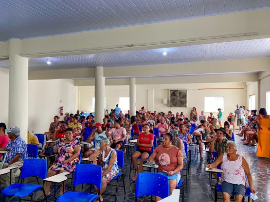 Prefeitura de Medeiros Neto entrega cestas básicas a famílias dos bairros Aparecida, Kit Moradia e Morro do Gato