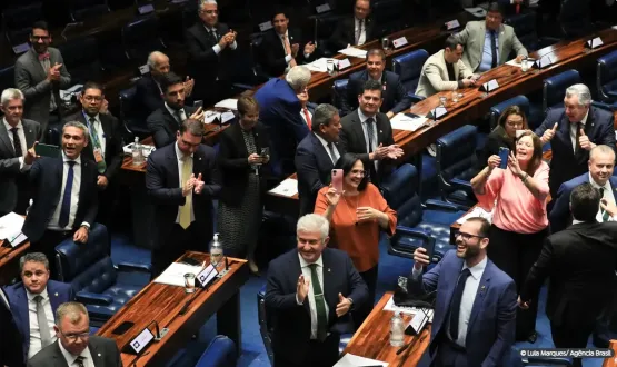 Senado aprova PEC que limita decisões individuais de ministros do STF