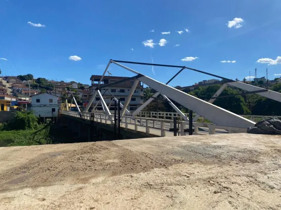 Novo cartão-postal de Medeiros Neto: avançam obras na ponte do Centro e entorno