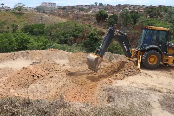 Prefeitura de Teixeira de Freitas realiza regularização do sistema de drenagem da Biquinha