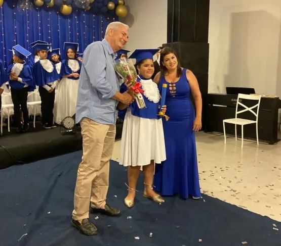Prefeitura de Medeiros Neto promove formatura dos estudantes do 5º ano da Escola Humberto