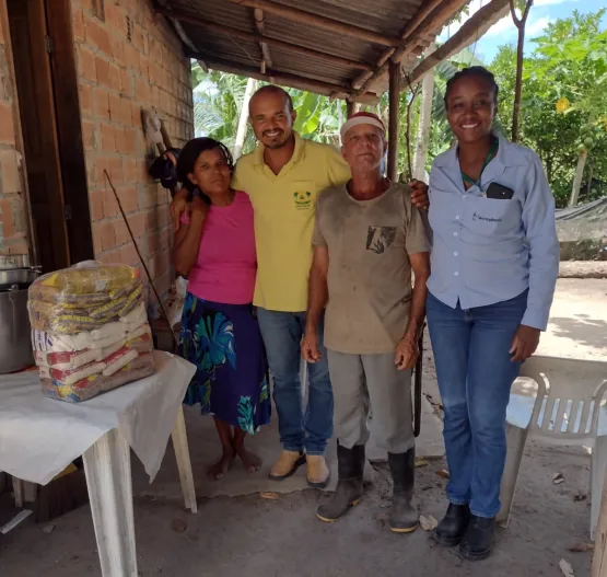 Ex-vereador Klebinho realiza ação solidária distribuindo cestas básicas às comunidades de Espora Gato