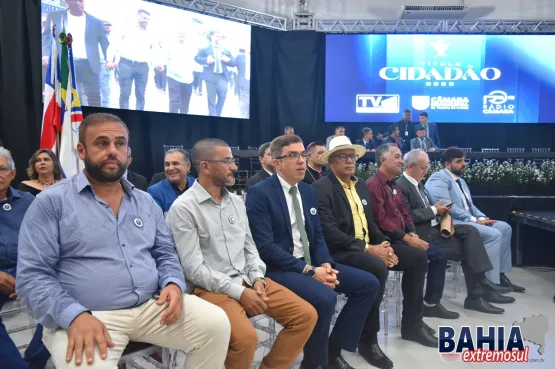 Câmara Municipal de Teixeira de Freitas homenageia celebridades com títulos de cidadão honorário