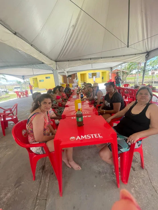 Prefeitura de Medeiros Neto leva usuários do CAPS a um passeio terapêutico a um espaço de lazer em Teixeira de Freitas 