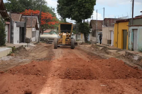 Prefeitura de Teixeira de Freitas avança na pavimentação do bairro Vila Caraípe