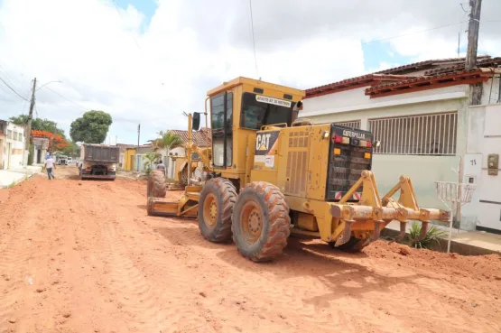 Prefeitura de Teixeira de Freitas avança na pavimentação do bairro Vila Caraípe