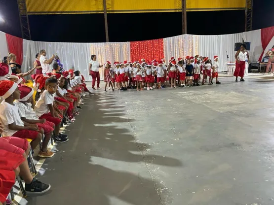 Escola Municipal Edla dos Santos Almeida encerra o ano com emoção e Cantata de Natal