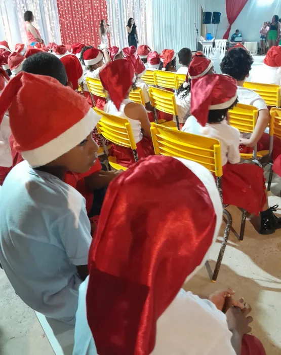 Escola Municipal Edla dos Santos Almeida encerra o ano com emoção e Cantata de Natal