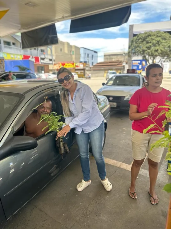 Prefeitura de Teixeira de Freitas reforça compromisso ambiental com Drive Thru de mudas nativas