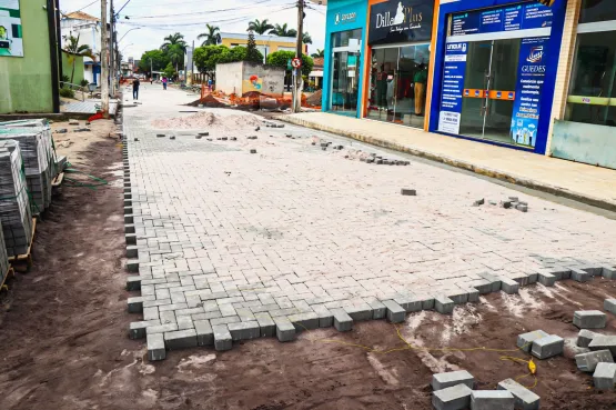 Obras de Drenagem e Pavimentação no Entorno do Shopping Teixeira Mall se Aproximam da Conclusão